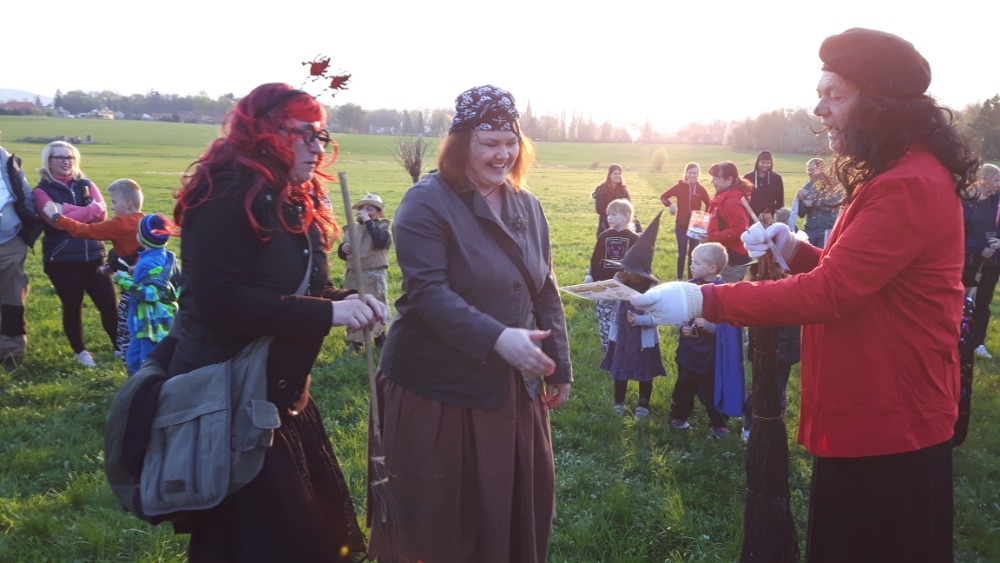 Let a pochod čarodějnic v Osovci. Foto Marie Plecitá