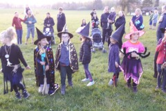 Let a pochod čarodějnic v Osovci. Foto Marie Plecitá