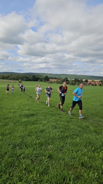 Třetí ročník osovského běhu  tam a zpět v soboru 13. září 2025. Foto Laura Kubrychtová. 3-osv_2025_beh_lauku_6