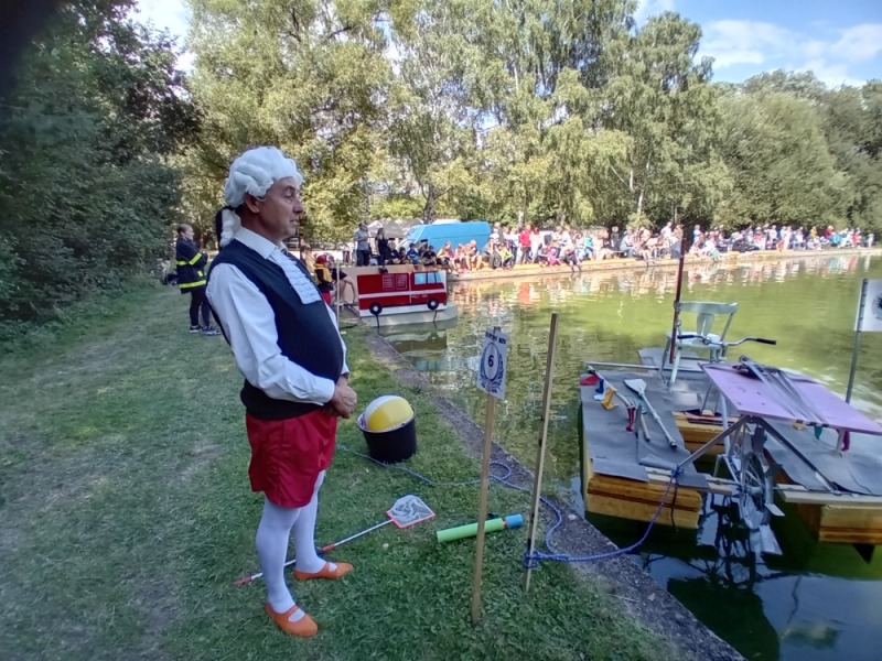 Tradiční Osovská regata na koupališti v Osovci. Foto Marie Plecitá osv_20250823_regata2_maple_6