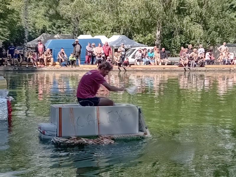 Tradiční Osovská regata na koupališti v Osovci. Foto Marie Plecitá osv_20250823_regata2_maple_8