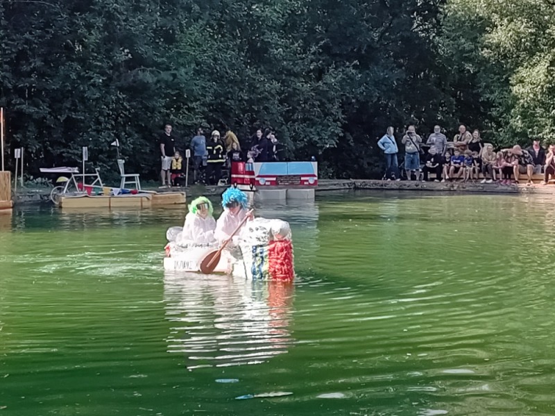 Tradiční Osovská regata na koupališti v Osovci. Foto Marie Plecitá osv_20250823_regata2_maple_9