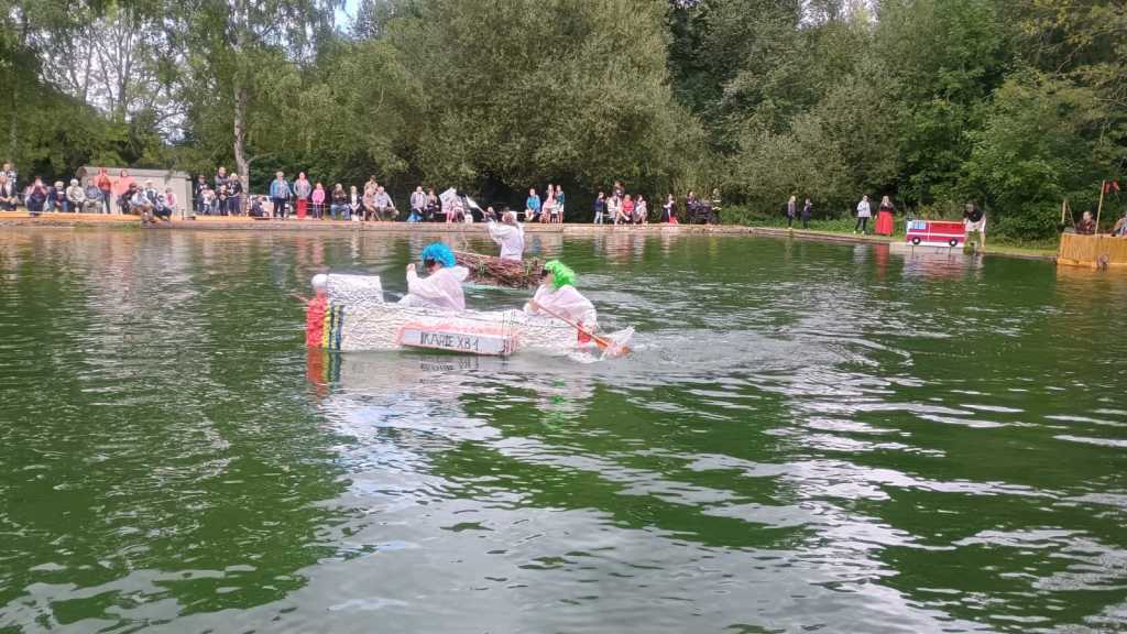 Tradiční Osovská regata na koupališti v Osovci. Foto ARCHIV osv_20250823_regata3_archiv_19