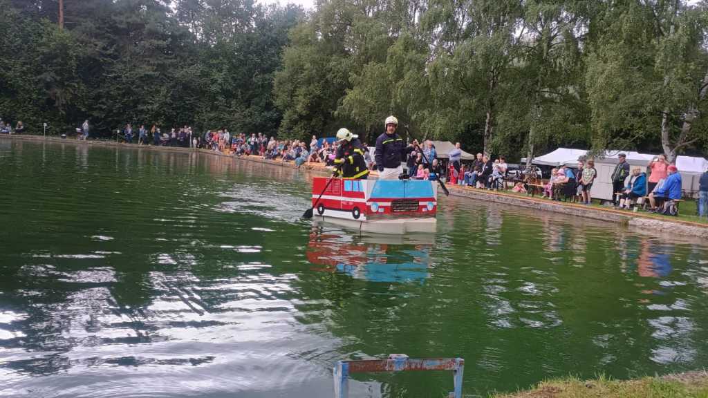 Tradiční Osovská regata na koupališti v Osovci. Foto ARCHIV osv_20250823_regata3_archiv_22