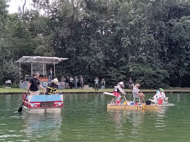 Tradiční Osovská regata na koupališti v Osovci. Foto Marie Plecitá osv_20250823_regata3_maple_22