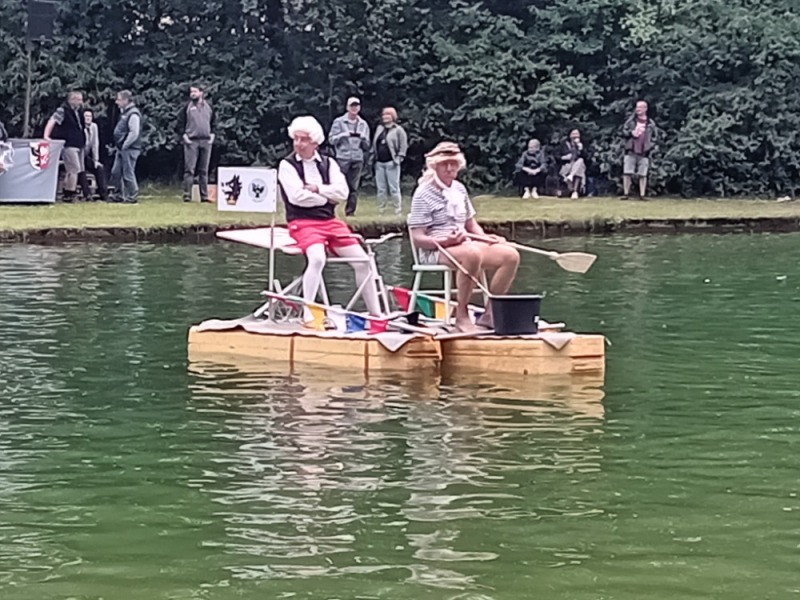 Tradiční Osovská regata na koupališti v Osovci. Foto Marie Plecitá osv_20250823_regata3_maple_24