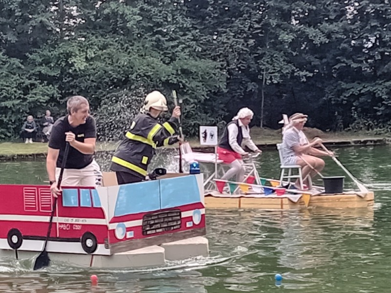 Tradiční Osovská regata na koupališti v Osovci. Foto Marie Plecitá osv_20250823_regata3_maple_25