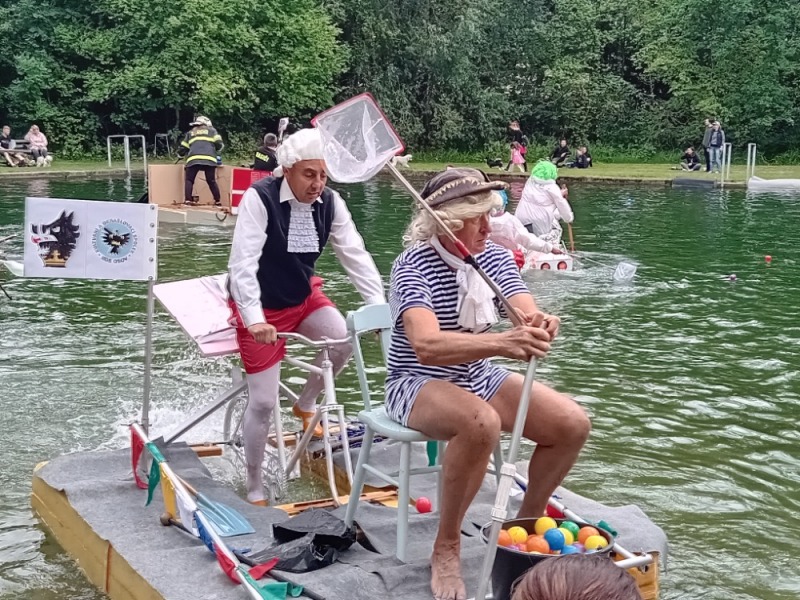 Tradiční Osovská regata na koupališti v Osovci. Foto Marie Plecitá osv_20250823_regata3_maple_28