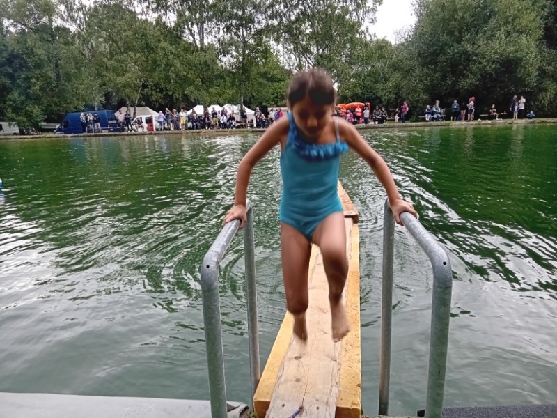 Tradiční Osovská regata na koupališti v Osovci. Foto Marie Plecitá osv_20250823_regata4_maple_31